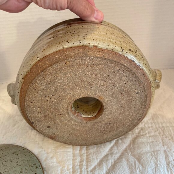 Handcrafted Stoneware Bundt Cake Pan With Lid Speckled Beige & Brown Finish Circ - Picture 4 of 13